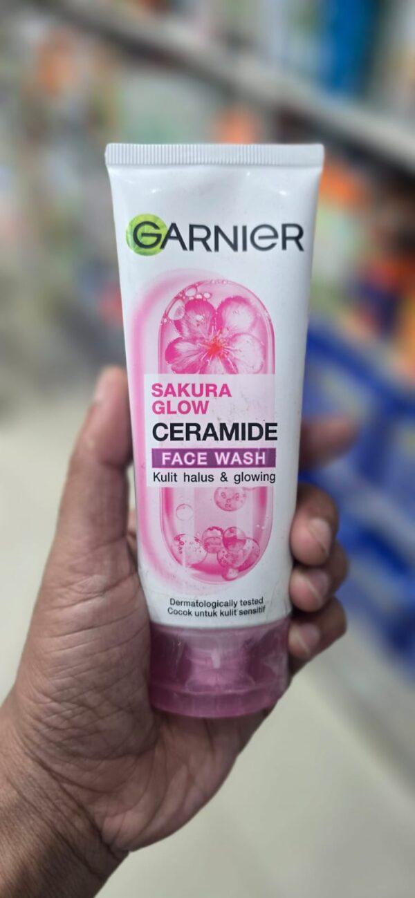 garnier sakura glow ceramide face wash 100ml